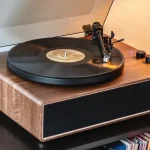 виниловый проигрыватель