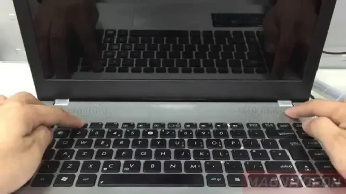 Как выключить экран на ноутбуке